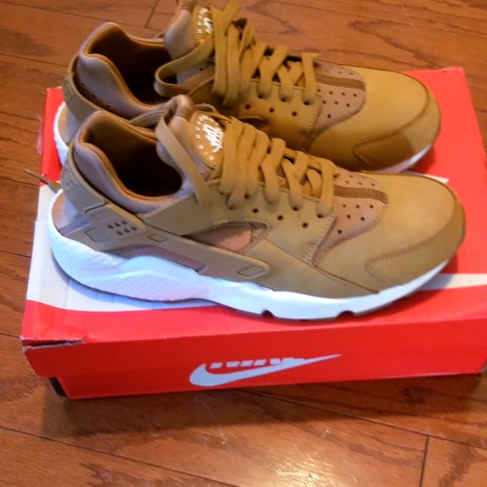 Men tennis shoes